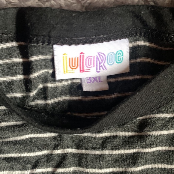 LuLaRoe top 3x - Picture 2 of 4